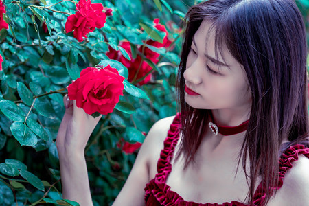 王毅会见伊朗外长阿拉格齐